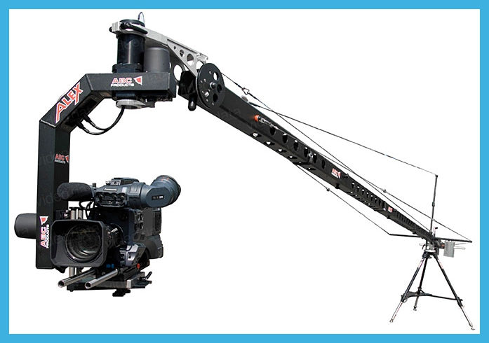 Camera crane 9 metri con testa remotata noleggio e assitenza per produzioni video e cinema